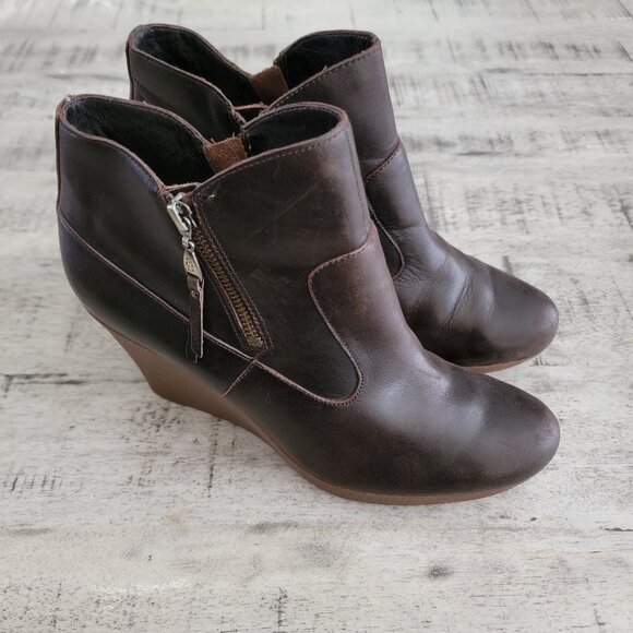 UGG Meredith Wedge Brown Leather Bootie 11 - Picture 2 of 16